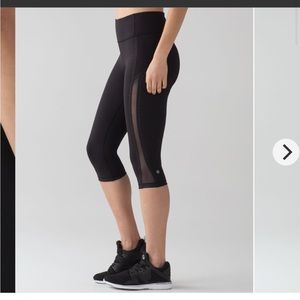 Lululemon Smooth Stride Mesh Crops size 6 Black